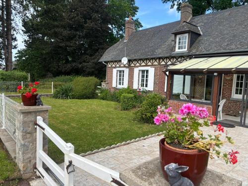 Maison typique a proximite Veules Les Roses in Drosay Maison typique a proximite Veules Les Roses in Drosay
