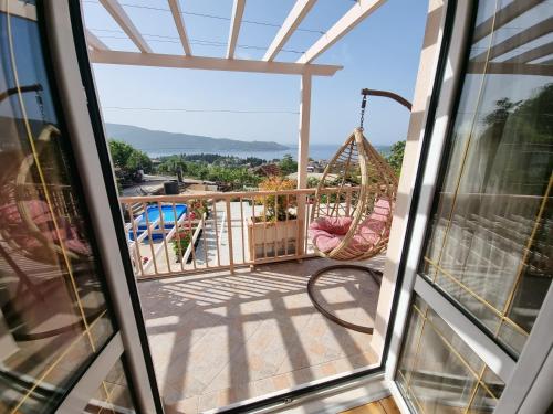 Apartment Popadic with pool Boka bay in هيركيج نوفي Apartment Popadic with pool Boka bay in هيركيج نوفي