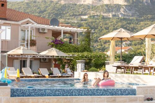 Apartment Popadic with pool Boka bay in هيركيج نوفي Apartment Popadic with pool Boka bay in هيركيج نوفي