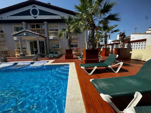 Hotel Portofino in Empuriabrava Hotel Portofino in Empuriabrava