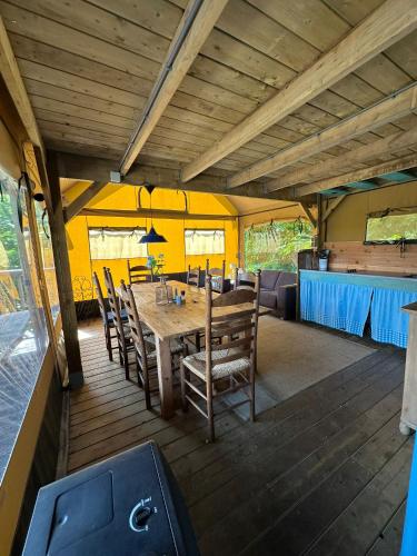 Kitchen, Koelioere Glamping Tent in Biddinghuizen Kitchen, Koelioere Glamping Tent in Biddinghuizen