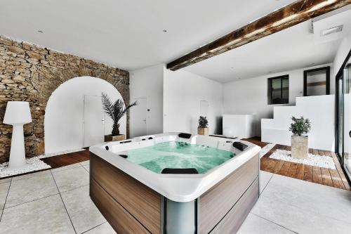 Villa Molinant, évasion en Pierres Dorées (Villa Molinant, evasion en Pierres Dorees) in Bagnols Villa Molinant, évasion en Pierres Dorées (Villa Molinant, evasion en Pierres Dorees) in Bagnols