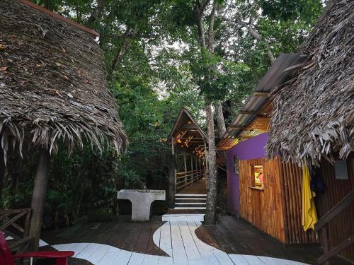 Garden, Tortugal Boutique River Lodge in Rio Dulce Garden, Tortugal Boutique River Lodge in Rio Dulce