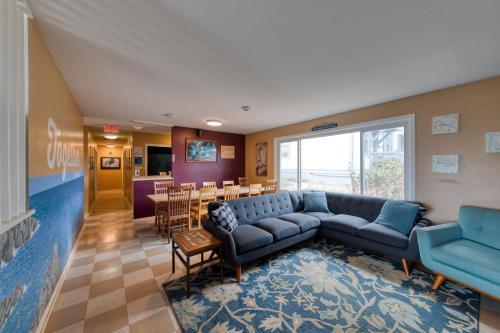 Shared lounge/TV area, HI Point Montara Lighthouse in Half Moon Bay Shared lounge/TV area, HI Point Montara Lighthouse in Half Moon Bay