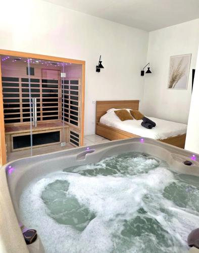 Loft Love room Jacuzzi Privatif Marseille in La Valentine Loft Love room Jacuzzi Privatif Marseille in La Valentine