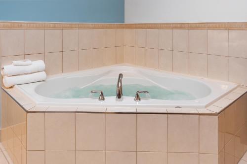 Signature Stay Inn and Suites in Hamilton (ON) Signature Stay Inn and Suites in Hamilton (ON)