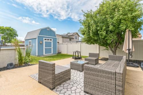 Modern Retreat with Private Pool & Yard, 10 mins to Tinley Ampitheatre home in Orland Grassland Modern Retreat with Private Pool & Yard, 10 mins to Tinley Ampitheatre home in Orland Grassland