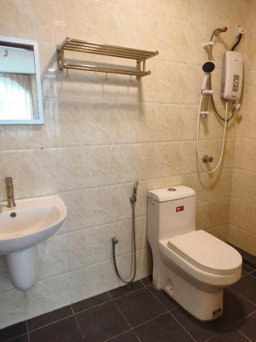 douche, The Pines Hotel in Kampung Raja douche, The Pines Hotel in Kampung Raja