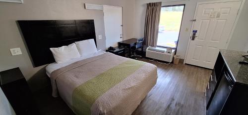 Motel 6 Knoxville, TN - East in Near Center Motel 6 Knoxville, TN - East in Near Center