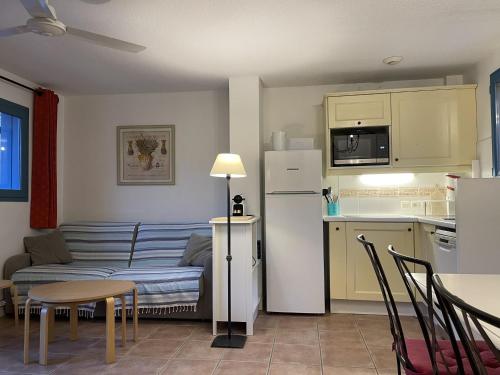 MAZET - Domaine de la Pinède PRAMOUSQUIER - Le Lavandou (MAZET - Domaine de la Pinede PRAMOUSQUIER - Le Lavandou) in Ле Лаванду MAZET - Domaine de la Pinède PRAMOUSQUIER - Le Lavandou (MAZET - Domaine de la Pinede PRAMOUSQUIER - Le Lavandou) in Ле Лаванду