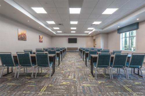 Meeting room / ballrooms, Hampton Inn Santa Clarita-Valencia in Santa Clarita (CA) Meeting room / ballrooms, Hampton Inn Santa Clarita-Valencia in Santa Clarita (CA)
