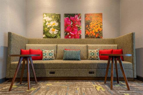 Meeting room / ballrooms, Hampton Inn Santa Clarita-Valencia in Santa Clarita (CA) Meeting room / ballrooms, Hampton Inn Santa Clarita-Valencia in Santa Clarita (CA)