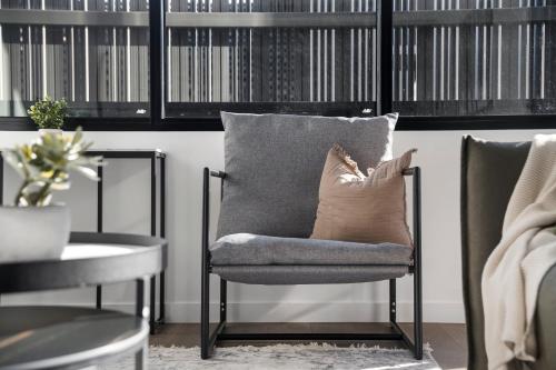 Bright and Modern 1BR Apt with Balcony and Parking in Malvern Bright and Modern 1BR Apt with Balcony and Parking in Malvern