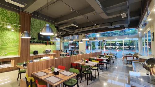 Restaurant, Zuri Express Lippo Cikarang in Cikarang Restaurant, Zuri Express Lippo Cikarang in Cikarang