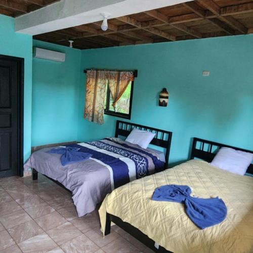 Hotel y Restaurante la Cuchilla in Rio Dulce Hotel y Restaurante la Cuchilla in Rio Dulce