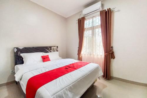 RedDoorz @ The Nawasena Kandis Riau in Duri RedDoorz @ The Nawasena Kandis Riau in Duri