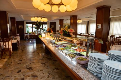 طعام و مشروبات, فندق هارومار (Hotel Haromar) in Calella طعام و مشروبات, فندق هارومار (Hotel Haromar) in Calella