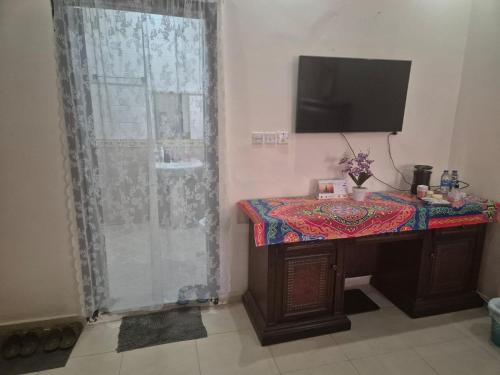 Budget Hostel Rooms near Al Falah Plaza Budget Hostel Rooms near Al Falah Plaza