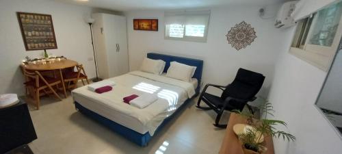 Garden of Eden Accommodation Unit in the heart of Carmel in Haifa Garden of Eden Accommodation Unit in the heart of Carmel in Haifa