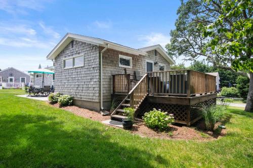 Water Views Access to Grand Cove in West Dennis (MA) Water Views Access to Grand Cove in West Dennis (MA)