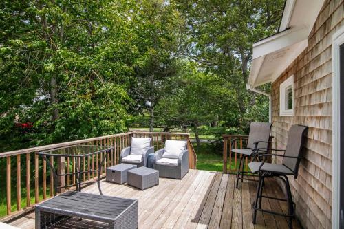 Water Views Access to Grand Cove in West Dennis (MA) Water Views Access to Grand Cove in West Dennis (MA)