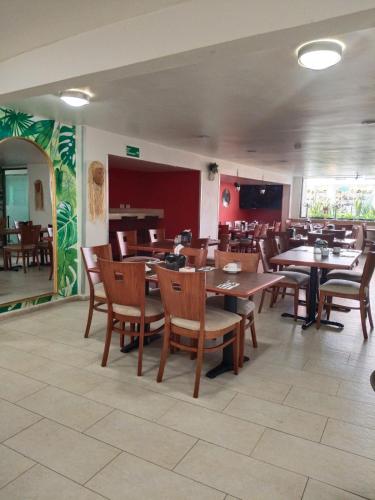 Restoran, Olmeca Plaza Urban Express Hotel in Villahermosa Restoran, Olmeca Plaza Urban Express Hotel in Villahermosa