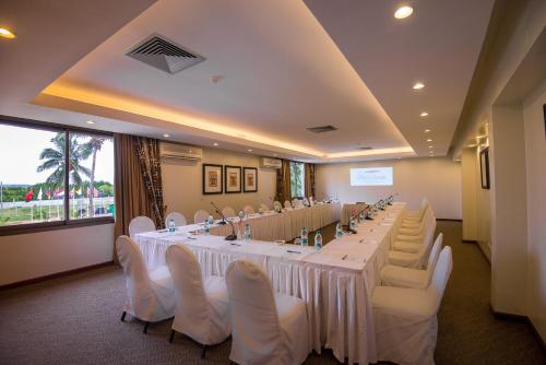 חדרי ישיבות / אולמי אירועים, Hotel White Sands Resort and Conference Centre in דאר א-סלאם חדרי ישיבות / אולמי אירועים, Hotel White Sands Resort and Conference Centre in דאר א-סלאם
