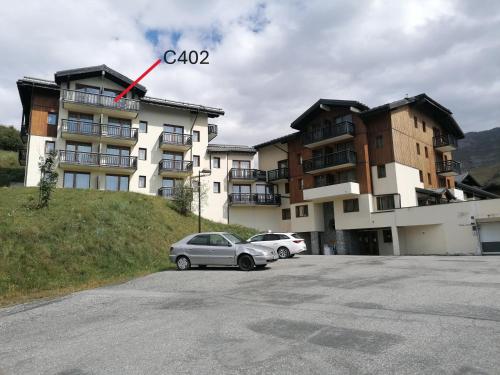 Plein sud, grande piece de vie, vue imprenable sur les montagnes et parking couvert prive in Montgellafrey Plein sud, grande piece de vie, vue imprenable sur les montagnes et parking couvert prive in Montgellafrey
