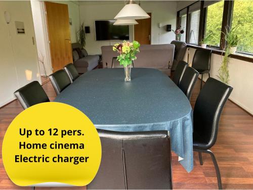 Shared lounge/TV area, Family friendly - Give apartment in Give Shared lounge/TV area, Family friendly - Give apartment in Give