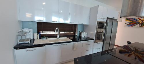 Kitchen, The Sunrise Ocean Villa 22 in Ao Por Kitchen, The Sunrise Ocean Villa 22 in Ao Por