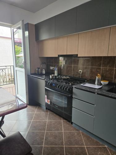 Гостевой дом MK 9 apreli д 34 (Гостевои дом MK 9 apreli д 34) in Κομπουλέτι Гостевой дом MK 9 apreli д 34 (Гостевои дом MK 9 apreli д 34) in Κομπουλέτι