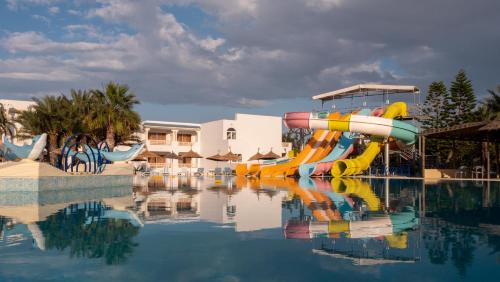 Swimming pool, Hotel Liberty Resort in Monastir Swimming pool, Hotel Liberty Resort in Monastir