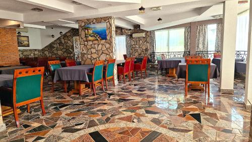 Restaurant, AZURA BAY HOTEL & Lounge in Bar Restaurant, AZURA BAY HOTEL & Lounge in Bar
