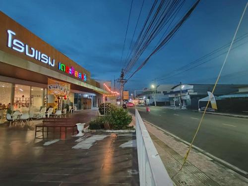 โรงแรมเดอะคัลเลอร์ยโสธร The Colour Hotel Yasothon in Yasothon โรงแรมเดอะคัลเลอร์ยโสธร The Colour Hotel Yasothon in Yasothon