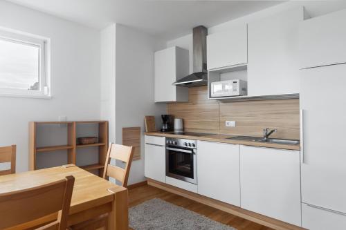 Lux 11 in 黑馬戈爾 Lux 11 in 黑馬戈爾