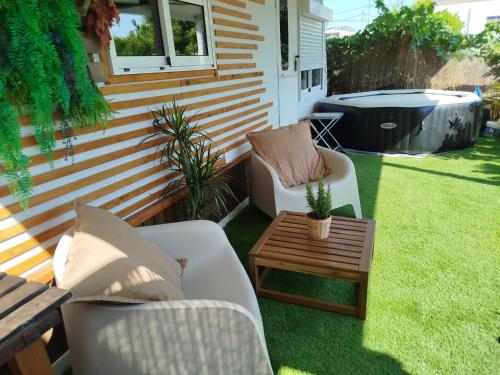 Caravana en la huerta in เบเนียคาน Caravana en la huerta in เบเนียคาน