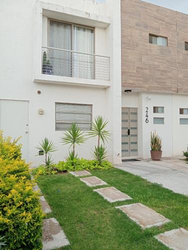 Zona TSM 2 habitaciones 2 camas 1 sofa cama circuito privado casa completa con todas las comodidades in 森德羅斯住宅區 Zona TSM 2 habitaciones 2 camas 1 sofa cama circuito privado casa completa con todas las comodidades in 森德羅斯住宅區