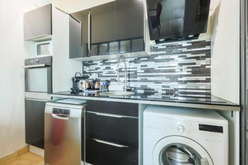 Kitchen, Beautiful Apartment 1BR-3P-Montrouge in Montrouge Kitchen, Beautiful Apartment 1BR-3P-Montrouge in Montrouge