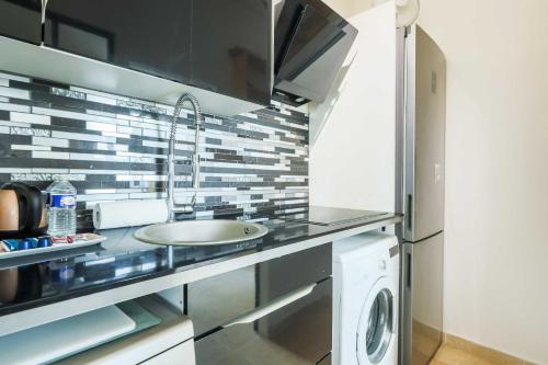 Kitchen, Beautiful Apartment 1BR-3P-Montrouge in Montrouge Kitchen, Beautiful Apartment 1BR-3P-Montrouge in Montrouge