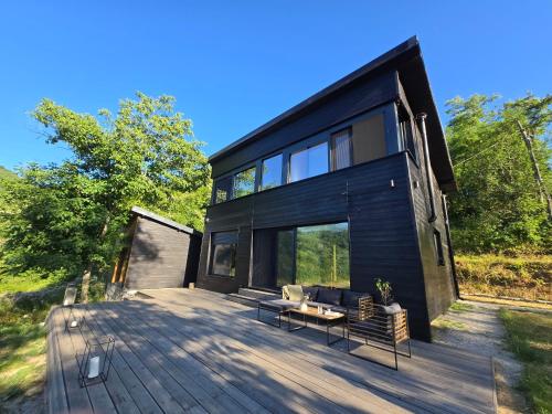 Blackberry Cabin lakeside escape in Popare Blackberry Cabin lakeside escape in Popare