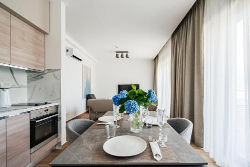 Fasilitas, Risan Bay in Risan Fasilitas, Risan Bay in Risan