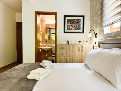 Central Hotel & Restaurant in Budva Central Hotel & Restaurant in Budva