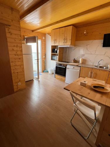 Casa da Praia in คอมปอตา Casa da Praia in คอมปอตา