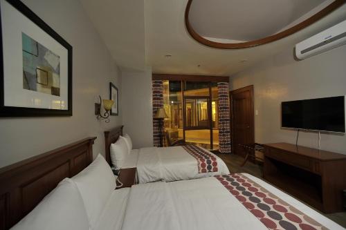 Paragon Hotel and Suites Hotel