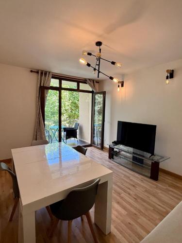 Big Apartement 20 min from beach in Le Ray Big Apartement 20 min from beach in Le Ray