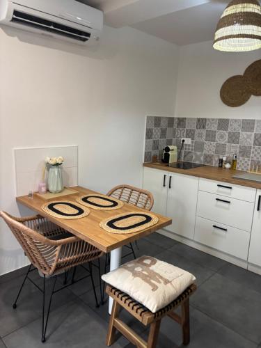 Grand studio Cinema Plage et vieil Antibes a 600m in Le Ponteil Grand studio Cinema Plage et vieil Antibes a 600m in Le Ponteil