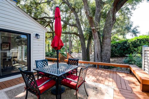 213 Twin Oaks at The Sea Pines Resort in Harbour Town 213 Twin Oaks at The Sea Pines Resort in Harbour Town