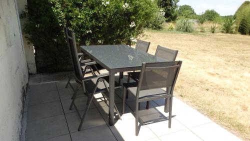 La Petite Grange gite climatise plain-pied 3 chambres 5 personnes 2 toilettes, parking, WIFI, piscin in 萊因亞克 La Petite Grange gite climatise plain-pied 3 chambres 5 personnes 2 toilettes, parking, WIFI, piscin in 萊因亞克