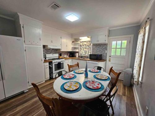 Serene Refurbished Gem Close to Coast and Downtown in Gulfport (Mississippi) Serene Refurbished Gem Close to Coast and Downtown in Gulfport (Mississippi)