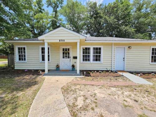 Serene Refurbished Gem Close to Coast and Downtown in Gulfport (Mississippi) Serene Refurbished Gem Close to Coast and Downtown in Gulfport (Mississippi)
